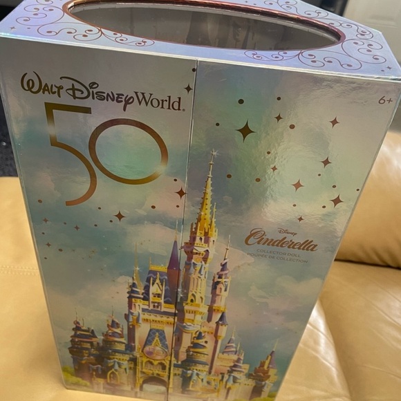 Disney Princess Cinderella Doll with Gold and White Gown. Collectable, retired - Picture 9 of 12